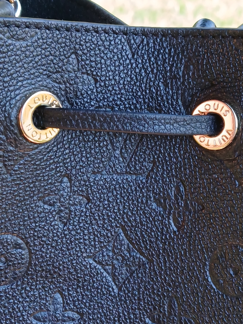 Louis Vuitton NeoNoe MM Black Empreinte Leather – Authentic – Repair Needed - Picture 9 of 16